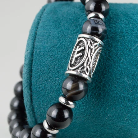 Браслет из агата с руной Феху 8 мм